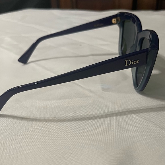 Christian Dior Sunglass - Picture 6 of 6
